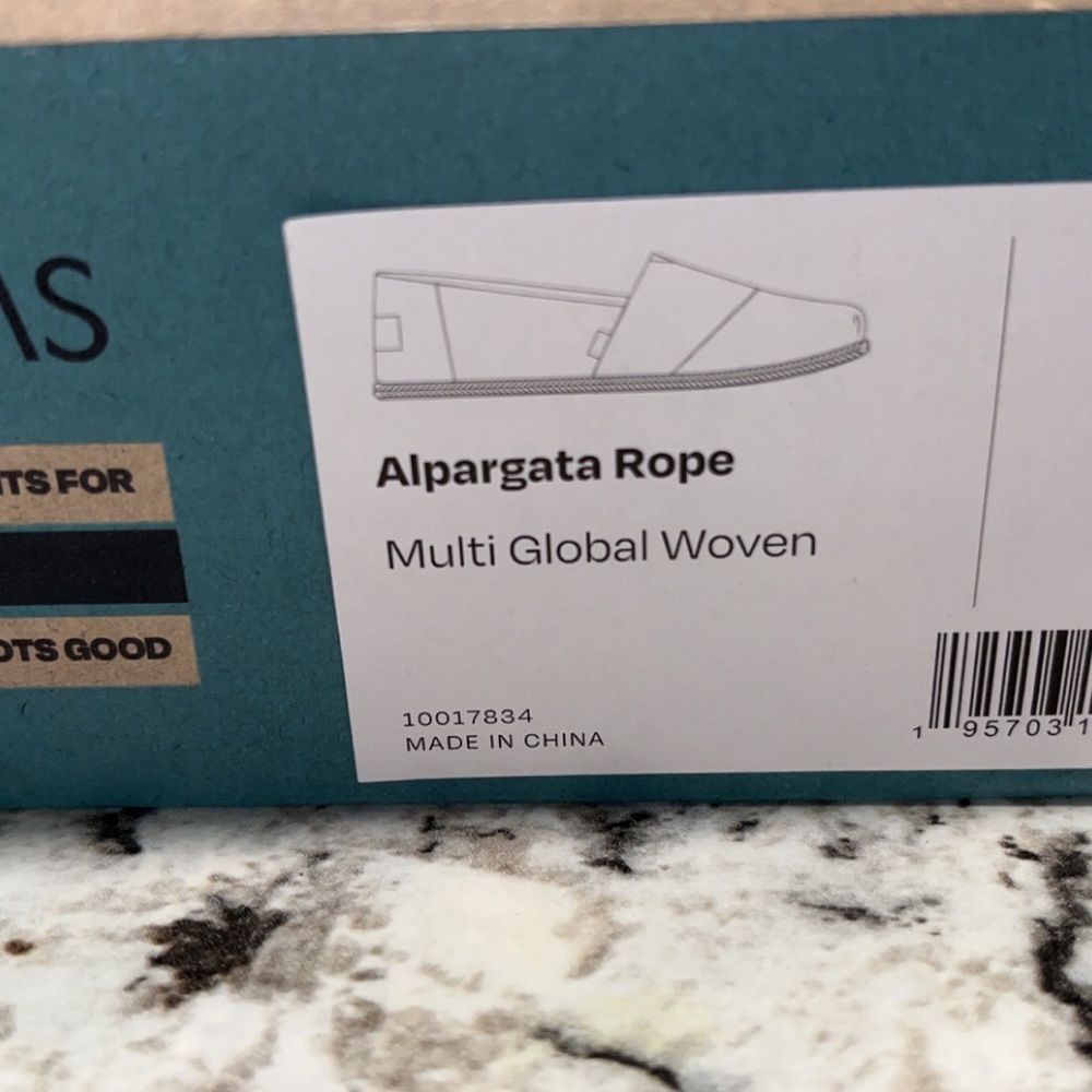 TOMS - Picture 4 of 6